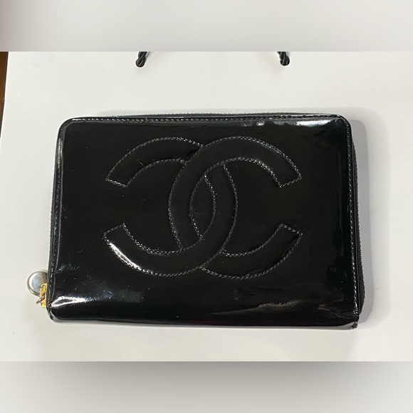 Chanel CC Logo Wallet - Picture 1 of 15